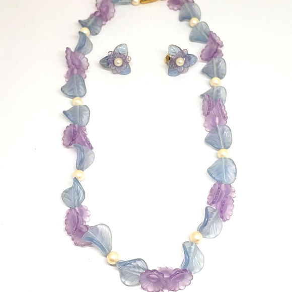 Vintage Child's / Girls Lucite Floral Motif Necklace - Picture 2 of 2